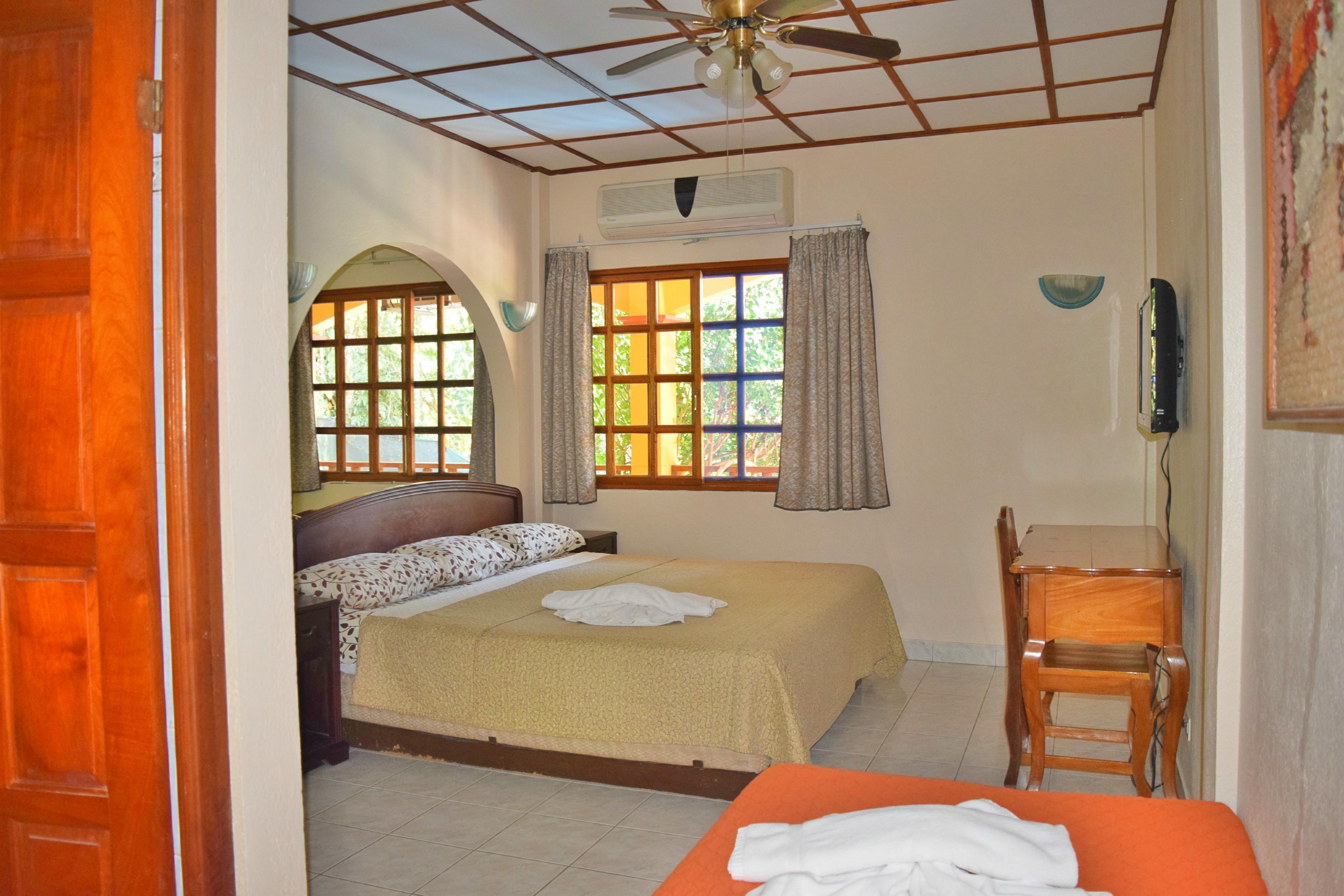 Hotel Tres Banderas Manuel Antonio Exterior foto